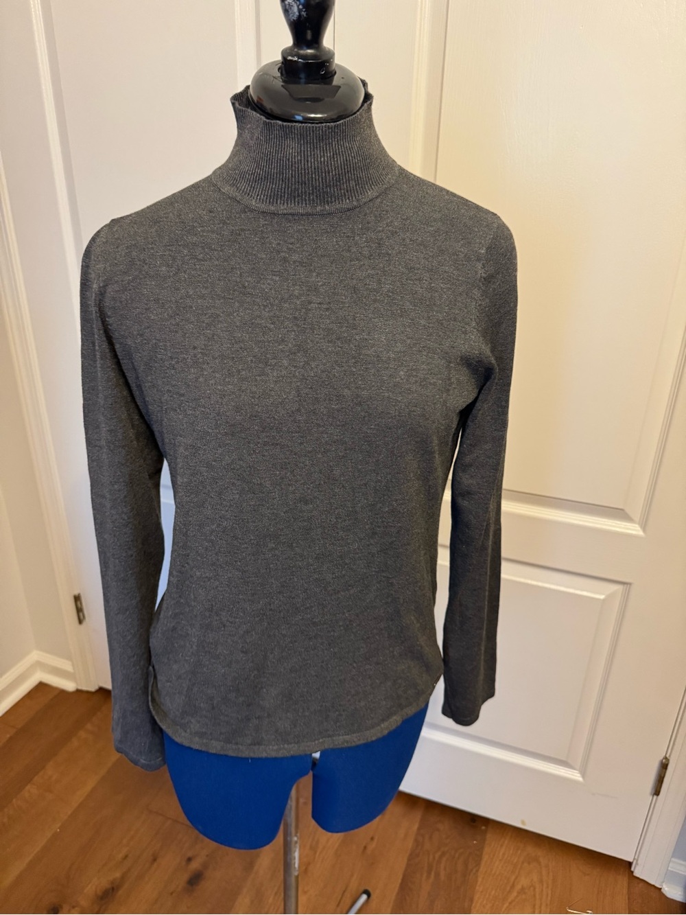 T Tahari Charcoal Gray Turtleneck Sweater
